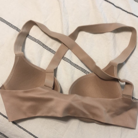 Victoria’s Secret, Body by Victoria, Uplift Plunge Bra - Picture 2 of 3